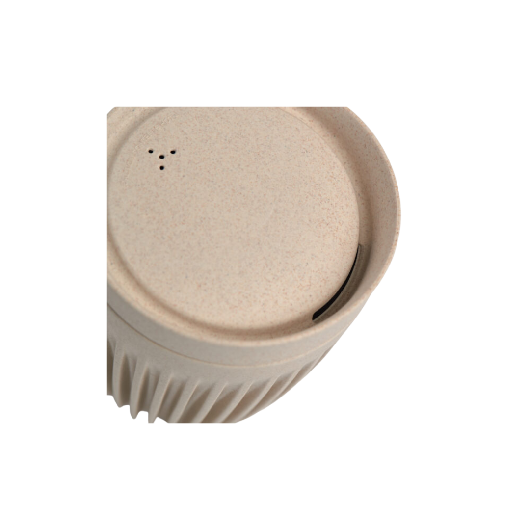 Cream coloured lid on a Huskee cup.