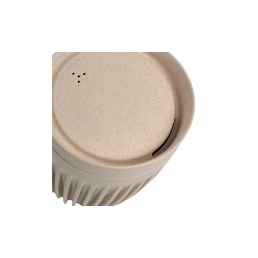 Cream coloured lid on a Huskee cup.