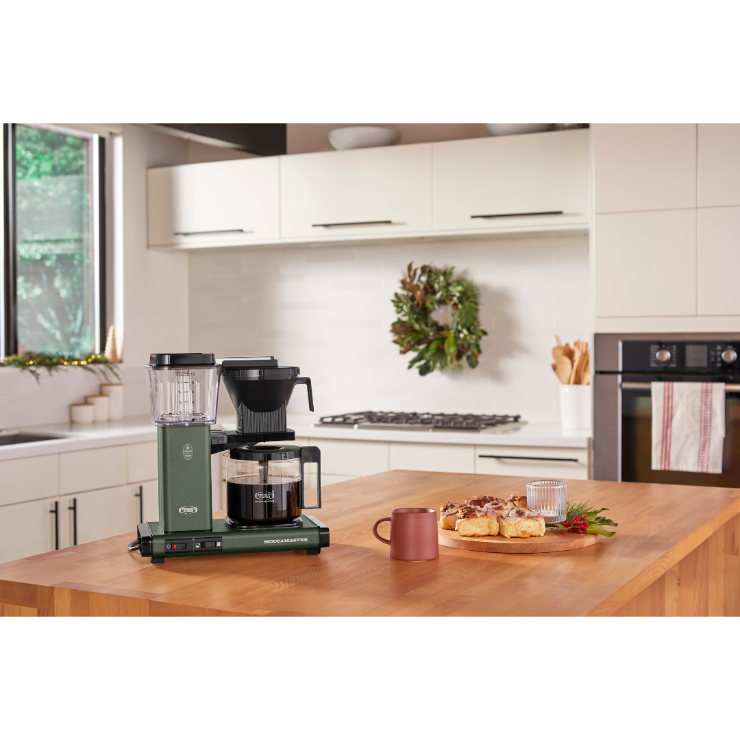 Kitchen with the juniper green Moccamaster on a counter.